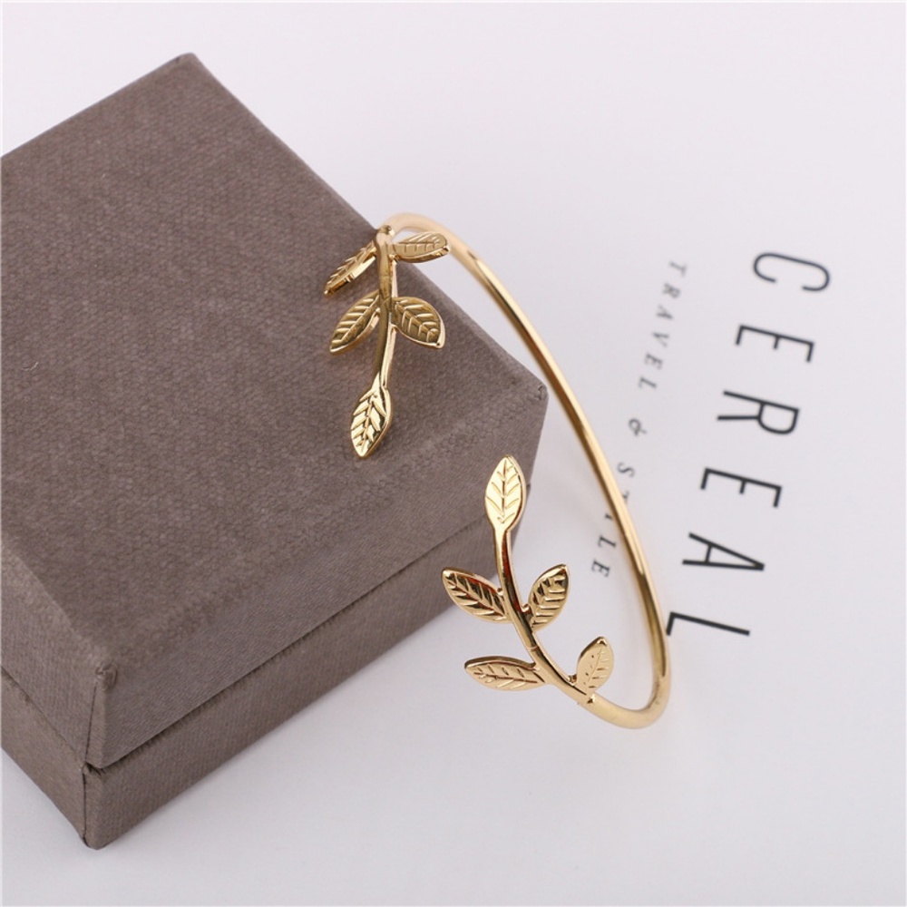 Lovely Leaf Bracelet